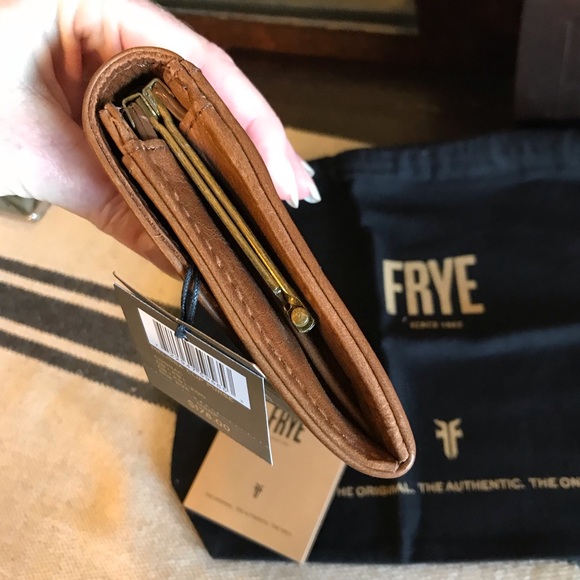 ⭐️ SALE ⭐️ NWT Frye Melissa Leather Clip Purse Wallet Retail $178 - Picture 9 of 13